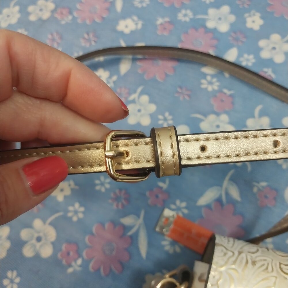 3106 Small Cato Crossbody Purse Bag in Gold and Cream. - Picture 8 of 12